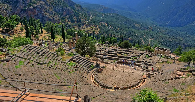 Voyager en Grèce : visiter le sanctuaire de Delphes