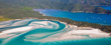 Whitehaven Beach : une image de la plage avec son sable blanc et ses eaux turquoise.